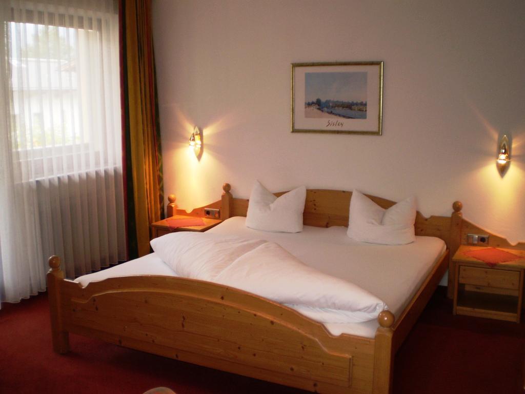 Apart Hotel Garni Strasser 젤암질러 객실 사진
