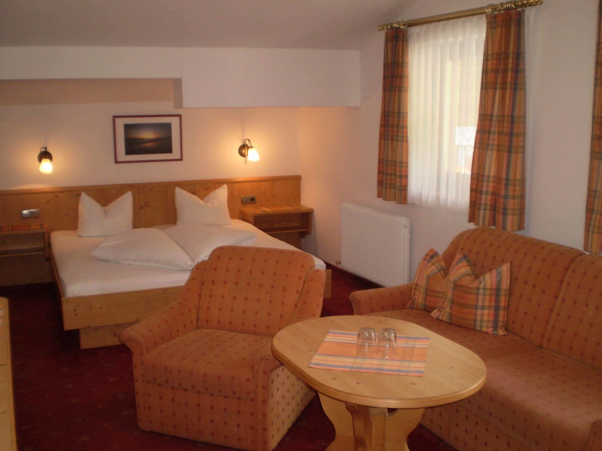 Apart Hotel Garni Strasser 젤암질러 외부 사진