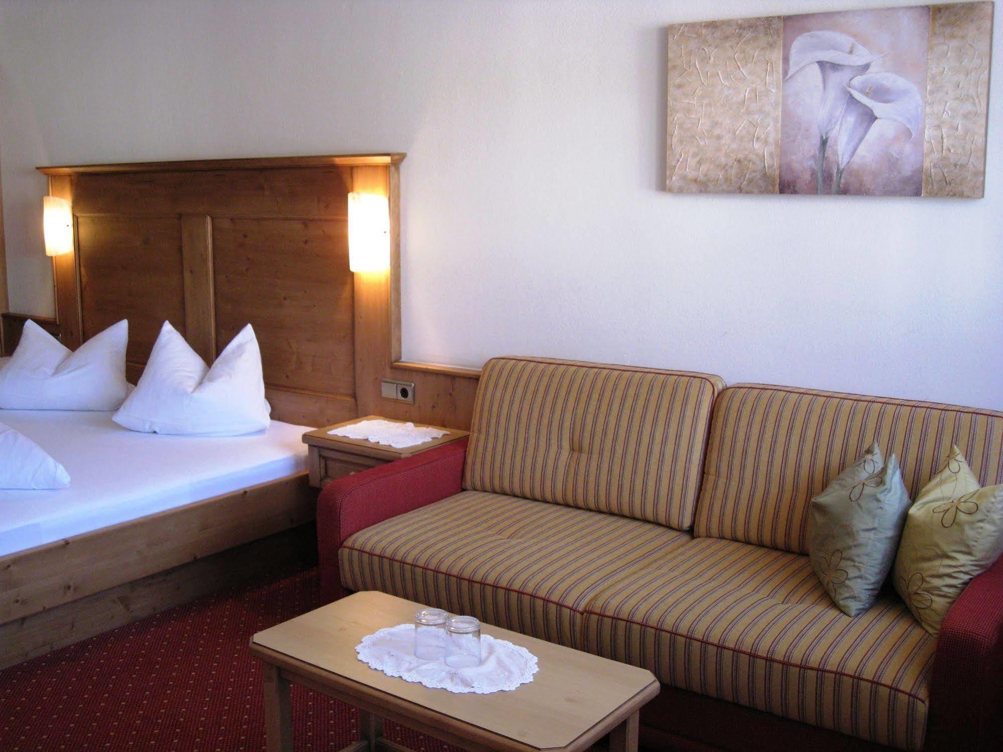 Apart Hotel Garni Strasser 젤암질러 외부 사진