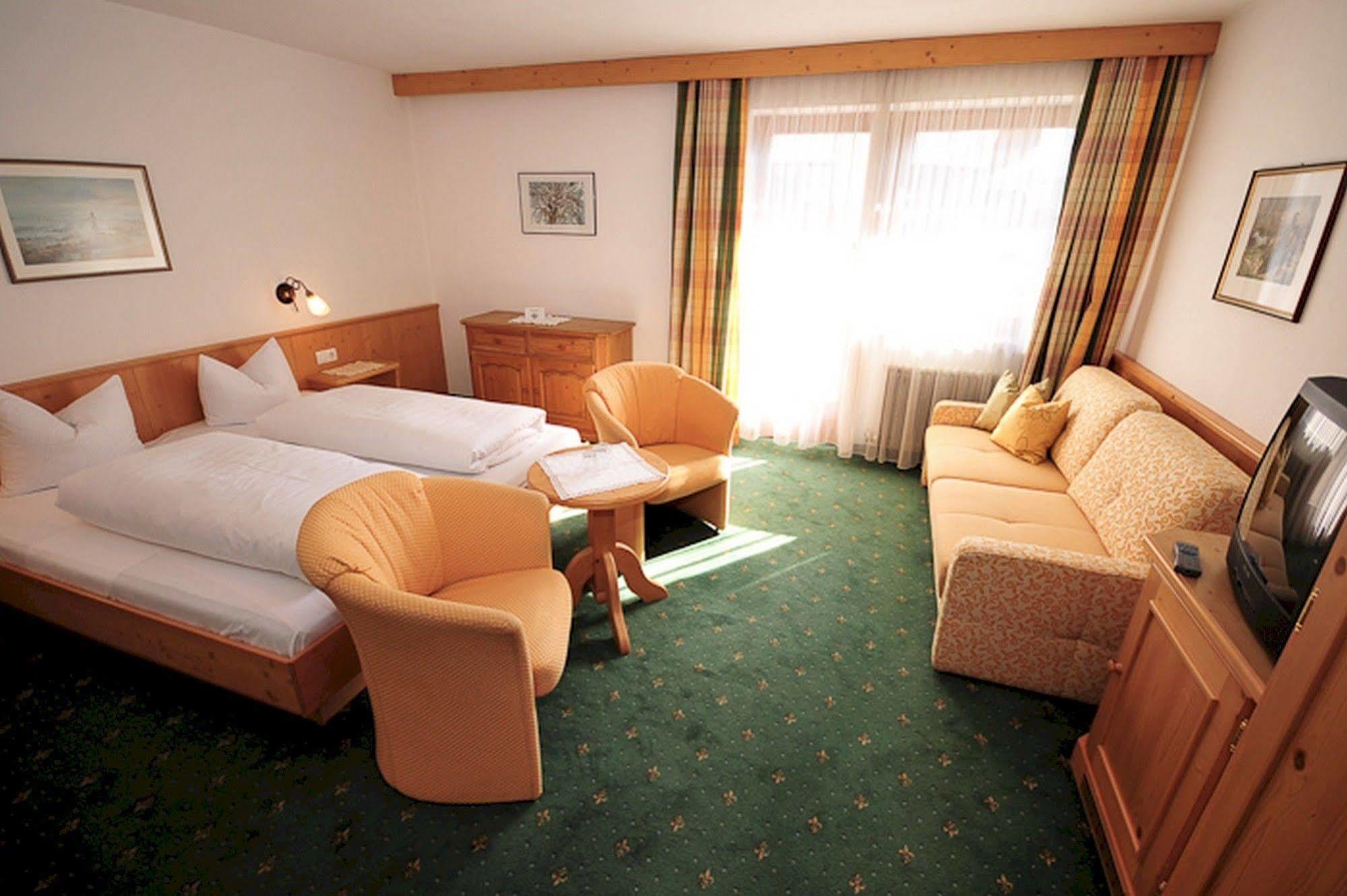 Apart Hotel Garni Strasser 젤암질러 외부 사진