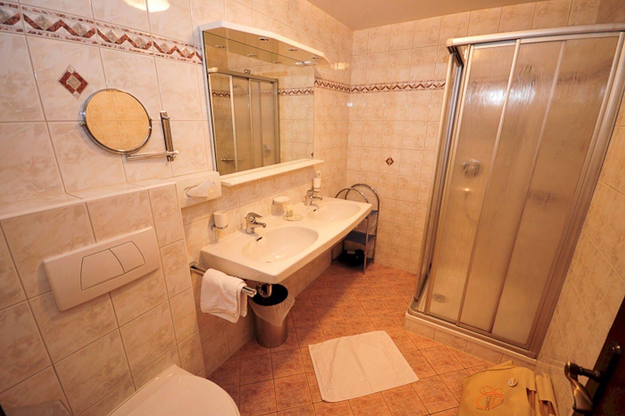 Apart Hotel Garni Strasser 젤암질러 외부 사진