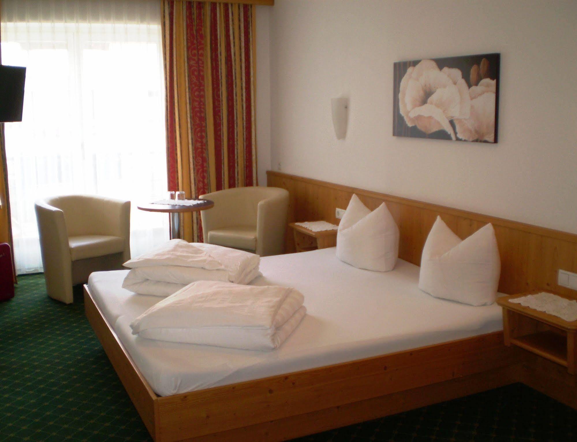 Apart Hotel Garni Strasser 젤암질러 외부 사진