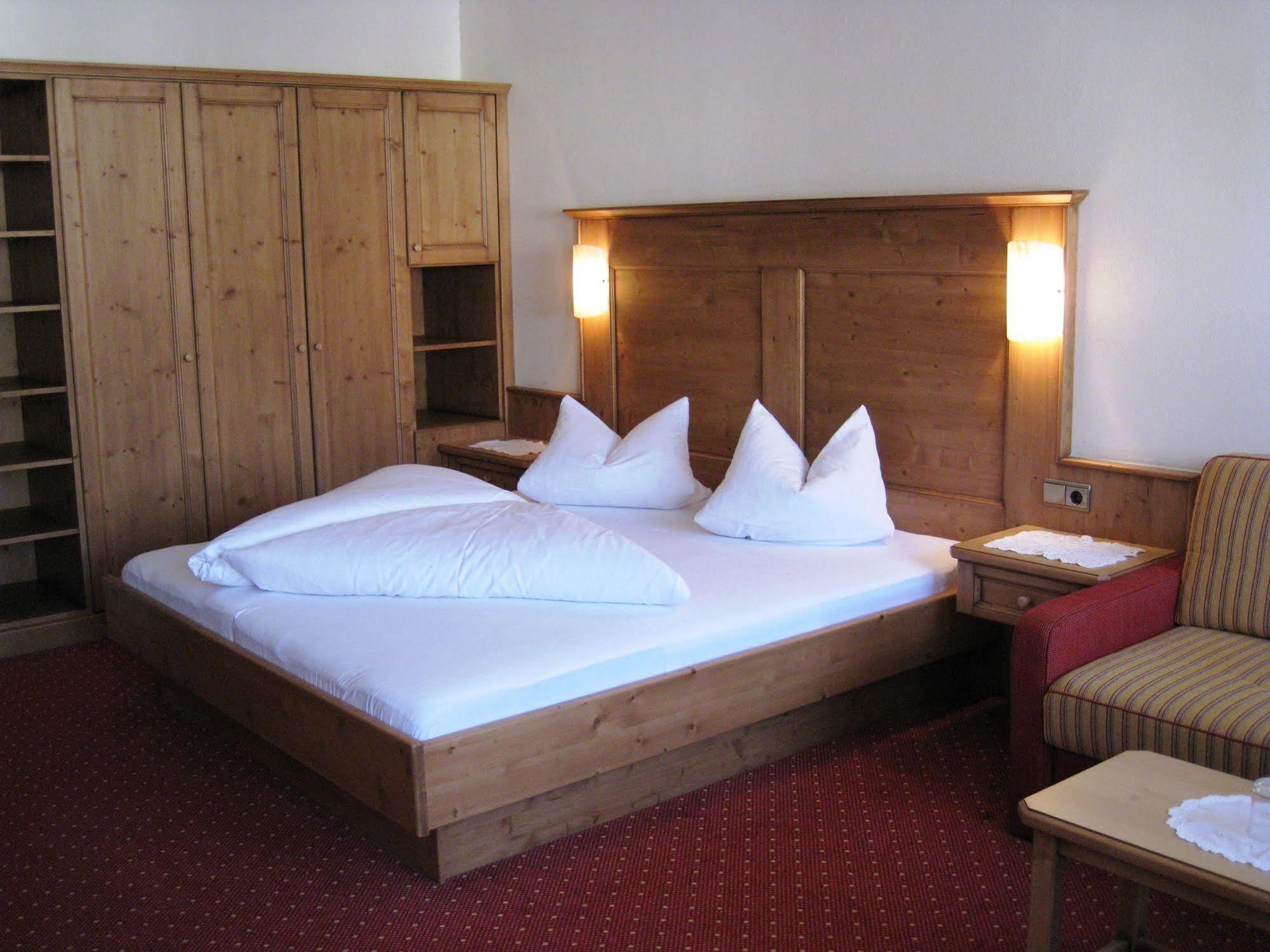 Apart Hotel Garni Strasser 젤암질러 외부 사진