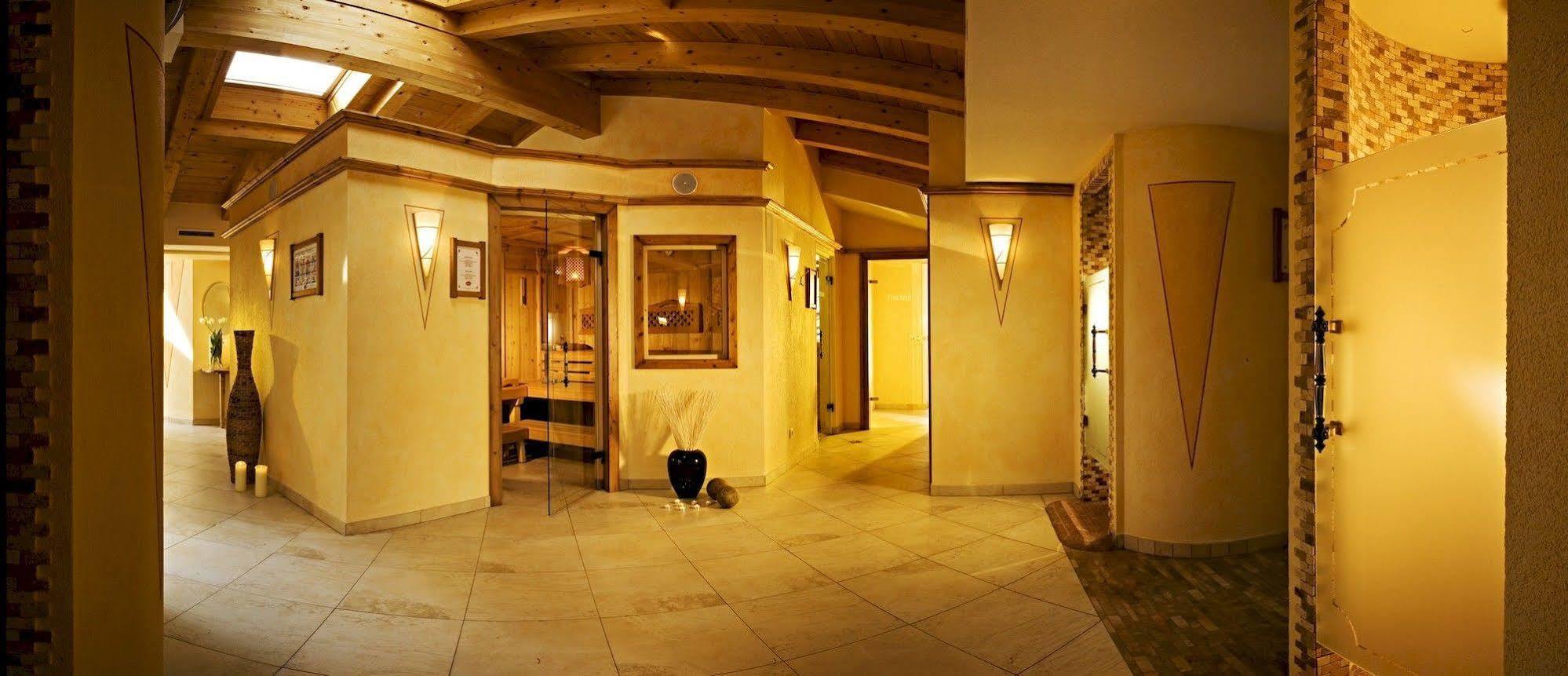 Apart Hotel Garni Strasser 젤암질러 외부 사진